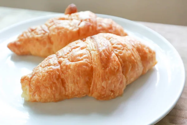 Croissant oder französisches Brot — Stockfoto