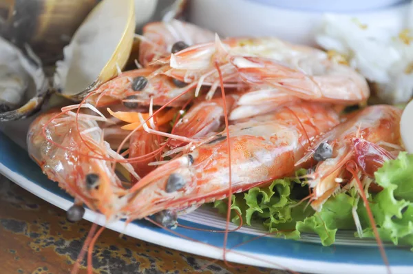 Steamed seafood or steamed shrimp — Stock Photo, Image