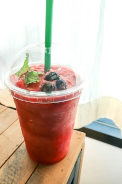 Karışık Berry güler yüzlü