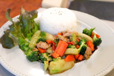 pirinç kızarmış sebze karıştırın 