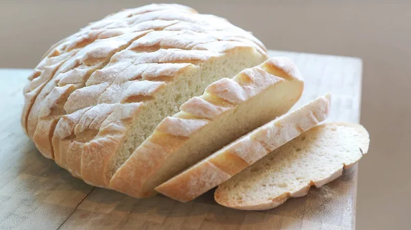 Baguette in Scheiben oder Brot in Scheiben geschnitten — Stockfoto