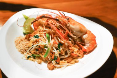 Tay yastık veya kızarmış şehriye ilave edin