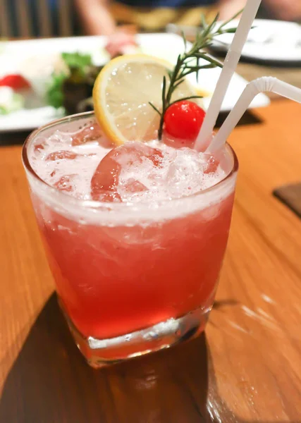 Pink lady eller ginsling cocktail — Stockfoto