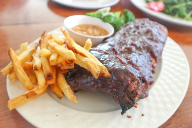 Domuz kaburga veya domuz eti biftek 