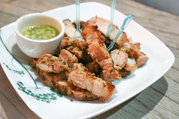 Daging babi panggang dengan saus — Stok Foto