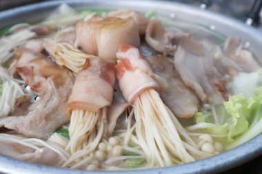 çiğ domuz eti veya domuz Barbekü