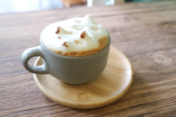 Schiuma di cane latte art o caffè caldo o caffè schiuma — Foto Stock