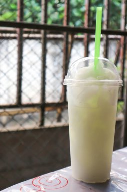 karışık meyve suyu veya limon suyu