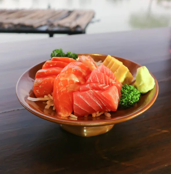 Rauwe makreel en rauwe zalm of sashimi — Stockfoto