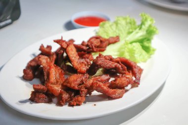 derin kızarmış domuz eti veya kızarmış domuz eti 