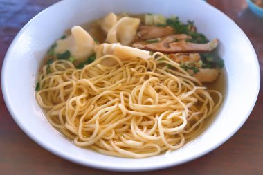 Çin noodle ile mantı 