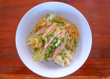 Çin noodle ile mantı 