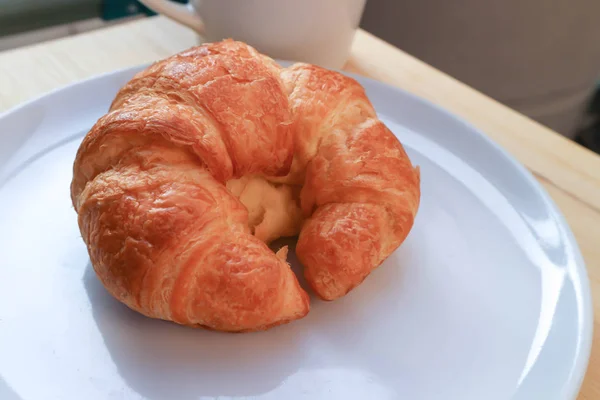 Croissant ou croissant francês ou pão — Fotografia de Stock