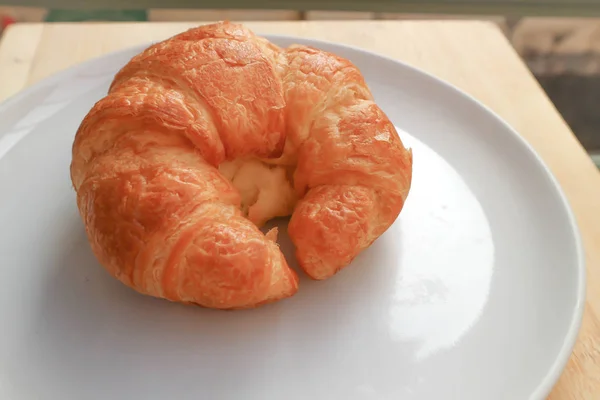 Croissant ou croissant francês ou pão — Fotografia de Stock