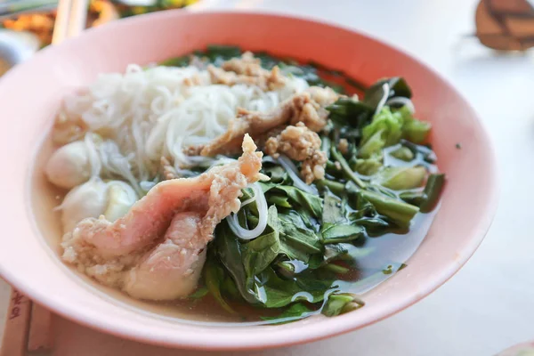 중국 국수 또는 돼지고기와 함께 국수 — 스톡 사진