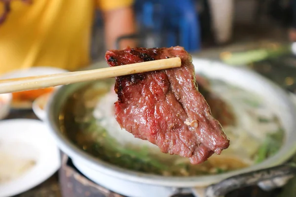 Carne de bovino grelhada ou carne de bovino torrada — Fotografia de Stock