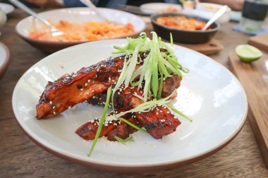 kavrulmuş domuz eti veya ızgara domuz 