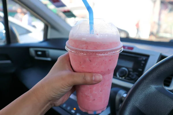 Batido de morango ou iogurte de morango — Fotografia de Stock