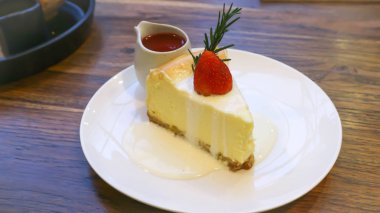 çilek peynir kek veya çilek peynir pasta 