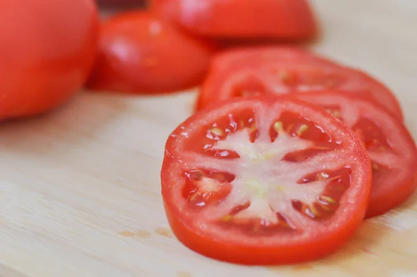 domates veya dilimlenmiş domates 