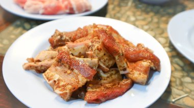 dilimlenmiş domuz veya çiğ domuz eti veya Maya domuz