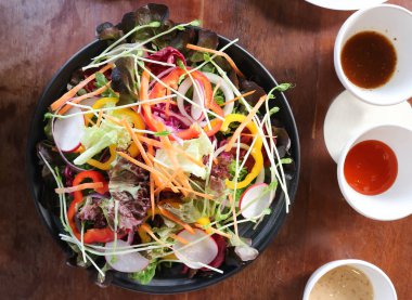 sebze salatası veya karışık salata