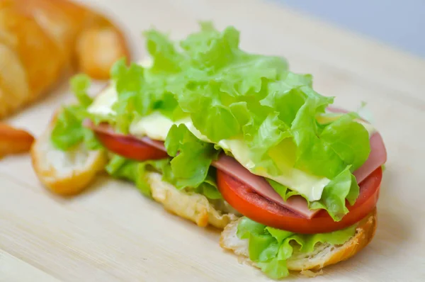 Croissant sandwich — Stockfoto