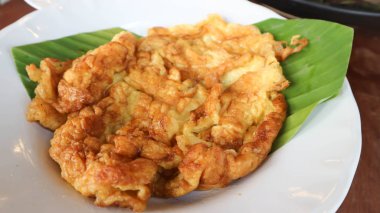 omlet veya omlet ve pirinç veya Tay omlet