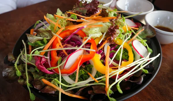 Salată de legume sau salată mixtă — Fotografie, imagine de stoc