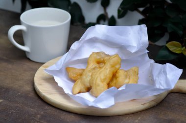 Çin hamuru, hamur çubuğu veya Youtiao