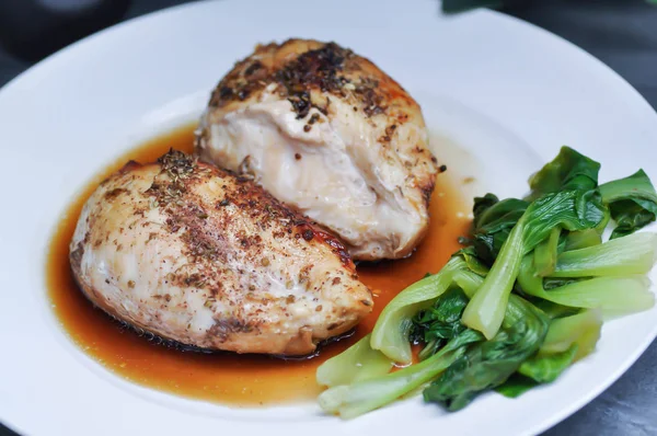 Pollo a la parrilla o filete de pollo —  Fotos de Stock