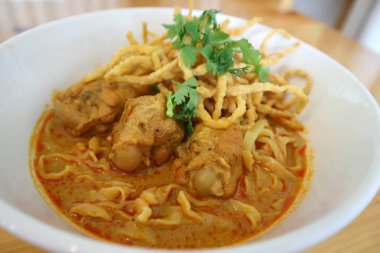 erişte veya tavuk köri erişte