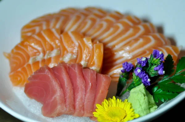 Somon crud sau sashimi sau mâncare japoneză — Fotografie, imagine de stoc