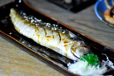 Kızarmış saba, ızgara saba.