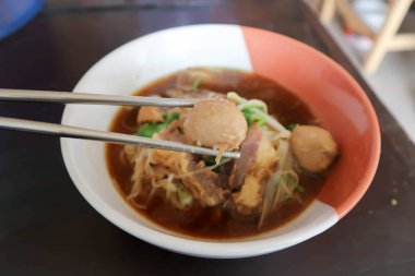 Erişte mi Çin eriştesi mi?