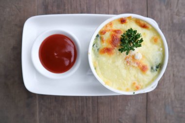 Fırında ıspanak veya peynirli ıspanak