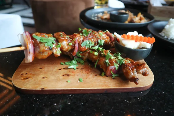 Cerdo a la parrilla o carne de cerdo a la parrilla — Foto de Stock