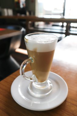 sıcak kahve veya sıcak cappuccino