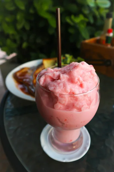 Yogurt de fresa o batido de fresa — Foto de Stock