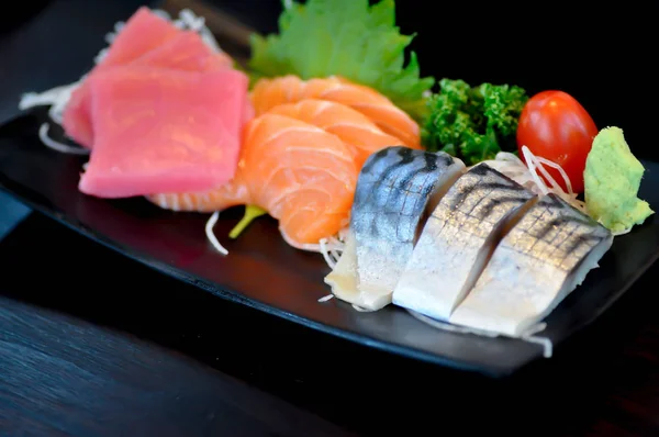 Tonfisksashimi, sashimi eller rå makrill — Stockfoto