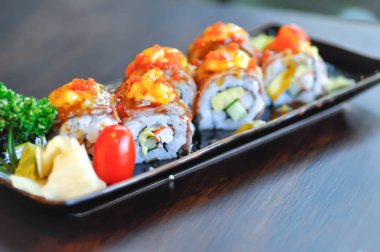 rulo veya japon rulosu, maki veya sığır eti rulosu