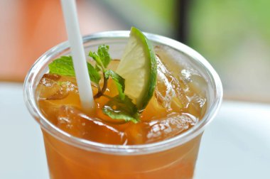 limon çayı, buzlu çay veya mango çayı