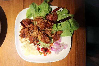 domuz eti, domuz eti ya da sebzeli domuz turşusu.