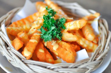 Peynirli patates kızartması, peynirli patates kızartması veya patates kızartması