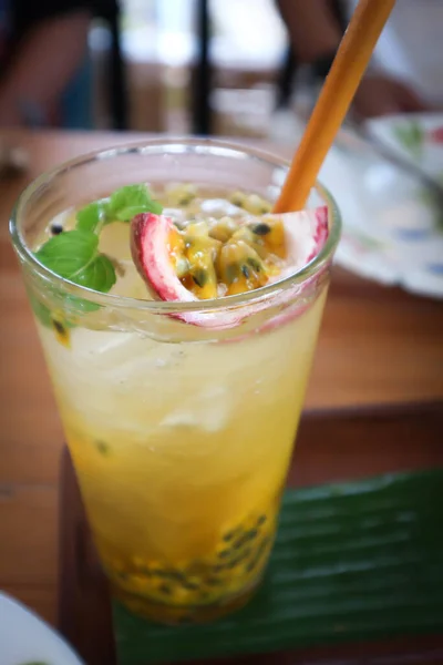 Suco Maracujá Refrigerante Maracujá Com Cobertura Maracujá — Fotografia de Stock