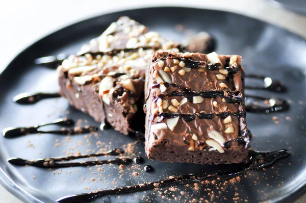 Brownie Čokoládový Dort Mandlovou Polevou Nebo Čokoládovou Buchtou — Stock fotografie