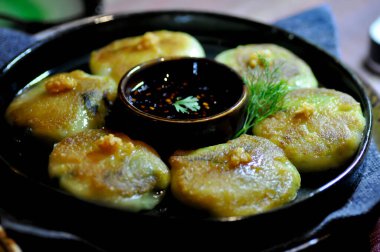 Bun, Tayland çöreği ya da soslu sebzeli çörek.