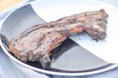 Izgara domuz eti veya domuz rostosu, domuz kaburgası.