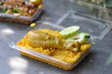 Tavuk pilavı ya da baharatlı pilav tavuk buğulama, pilav tavuk pişirme