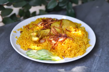 Tavuklu pilav ya da baharatlı pilav tavuk buğulamalı pilav, tavuklu pilav.